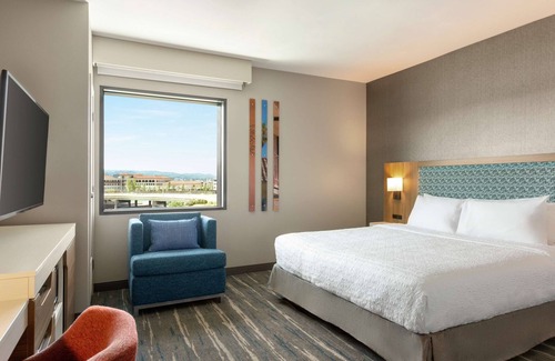 East San Mateo Hotel | Hampton Inn & Suites San Mateo-San Francisco Airport