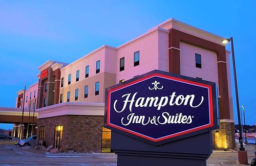 Bismarck Hotel | Hampton Inn & Suites Bismarck Northwest