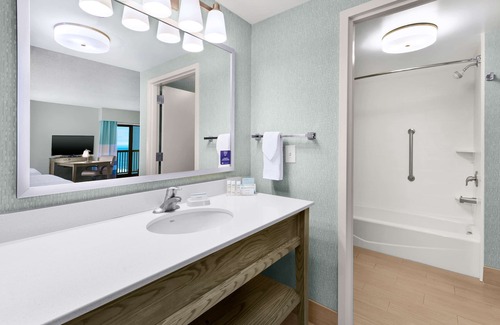 Carolina Beach Hotel | Hampton Inn & Suites Carolina Beach Oceanfront