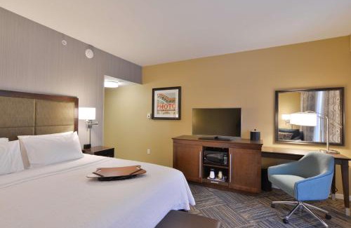 Lake Hallie Hotel | Hampton Inn & Suites Chippewa Falls