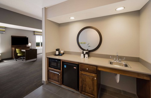 Fredericksburg Hotel | Hampton Inn & Suites Fredericksburg-at Celebrate Virginia