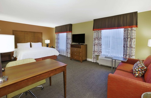 Greenwich Hotel | Hampton Inn & Suites Wichita Northeast