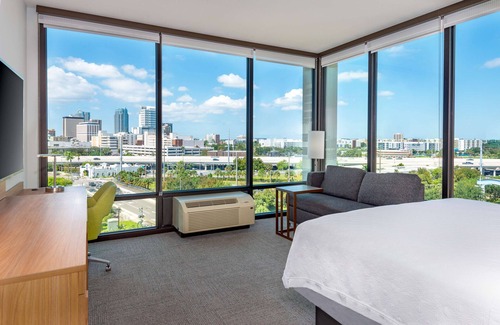 Channel District Hotel | Hampton Inn Tampa Downtown Channel District