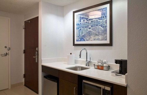 Mount Vernon Triangle Hotel | Hampton Inn Washington-Downtown-Convention Center