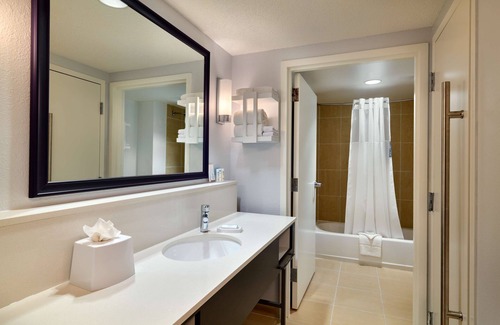 Mount Vernon Triangle Hotel | Hampton Inn Washington-Downtown-Convention Center