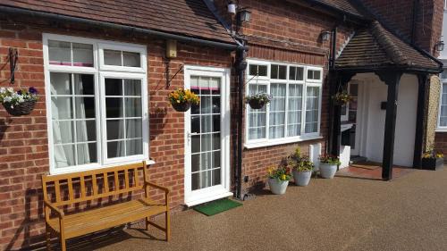 Stratford-upon-Avon House | Hampton Lodge En-Suite Rooms with Free Parking