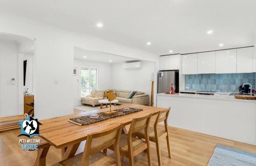 Encounter Bay House | Hampton's Style Holiday Retreat - close to the beach!