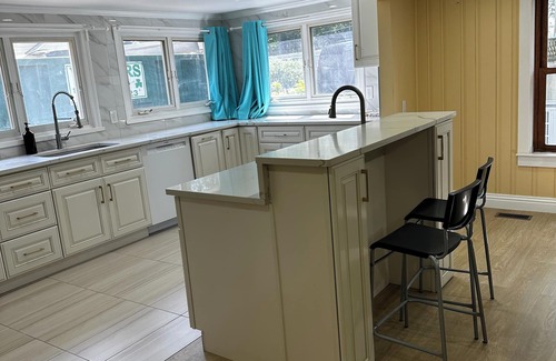 Muttontown House | Hampton Style Summer Getaway - Spacious 4-bedroom house with private pool