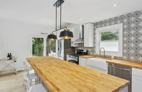 East Quogue House | Hamptons Bayside Luxury 3BR & Pool in East Quogue, 1 block to Main St Bay Beach