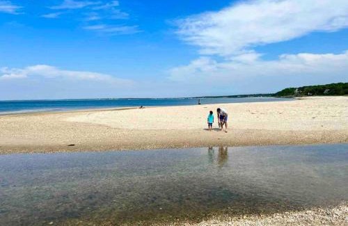 Hampton Bays House | Hamptons Escape: Near Beaches, Restaurants, Wineries.