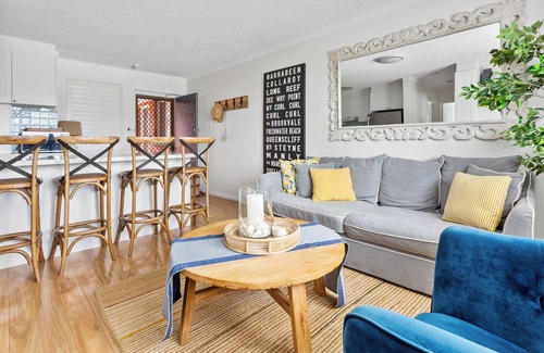 Queenscliff Apartment | Hamptons Style Home Walk 5 mins to Freshwater Beach & 3 mins walk to Village