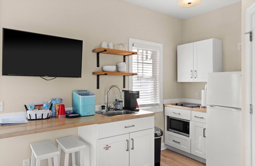 Kure Beach Cottage | Hanby Hideaway~ Cottages @ Kure ~ Beach, Fishing, Pool, Walk to Pier