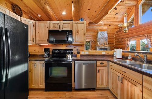 Custer Cabin | Hand-Hewn Log Cabin on 21 Secluded Acres. 1 Mile from Wind Cave NP