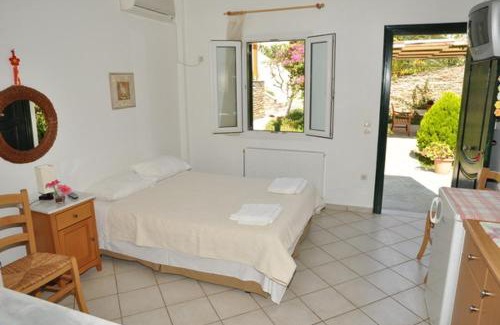 Andros Town Apartment | Handakas Studios