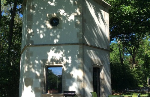 Semur-en-Auxois House | Handcrafted hexagonale tower for 2 with shared pool in Semur en Auxois