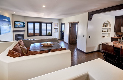 Catalina Island House | HANDS DOWN THE BEST DEAL IN HAMILTON COVE!