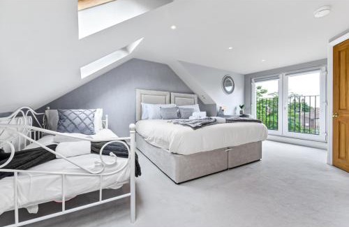 Seven Sisters Apartment | Handsome Family Home Peaceful, Next to Park