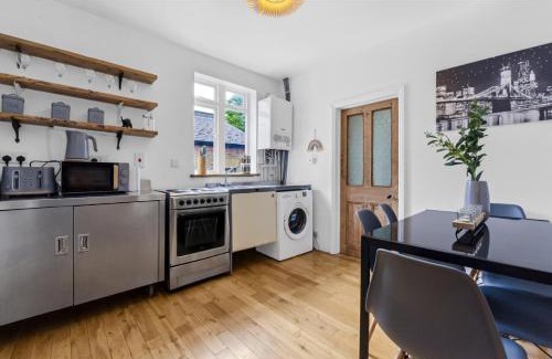 Seven Sisters Apartment | Handsome Family Home Peaceful, Next to Park