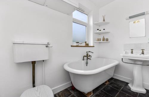 Seven Sisters Apartment | Handsome Family Home Peaceful, Next to Park