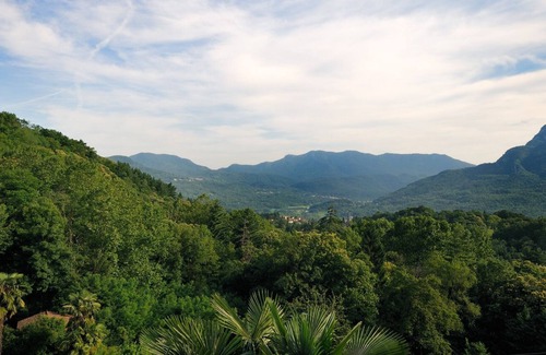 Montegrino Valtravaglia House | Handsome villa with magnificent garden and large pool