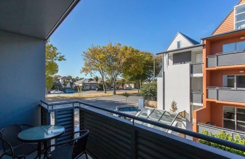 Merivale Apartment | Handy CBD Covered Free Parking Gym 2 Bdrm