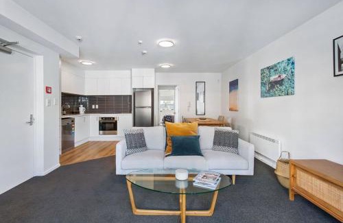 Merivale Apartment | Handy CBD Covered Free Parking Gym 2 Bdrm