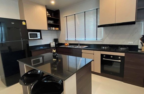 Hang Dong House | Hang Dong 4BDRM Near Golf Course, Gym, Park, Pool Table, Western Kitchen