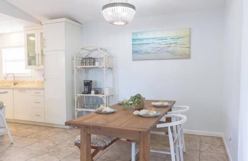 Bel Air House | Hang Ten Hideaway, 3Bedroom Beach home, Pet Friendly, Boat & Jet Ski Parking