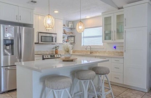 Bel Air House | Hang Ten Hideaway, 3Bedroom Beach home, Pet Friendly, Boat & Jet Ski Parking