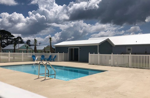 Mexico Beach Cottage | 🏖✈️ Hangar #13 ✈️🏖Pool! Pet Friendly Cottage in Mexico Beach 🐾 🐾