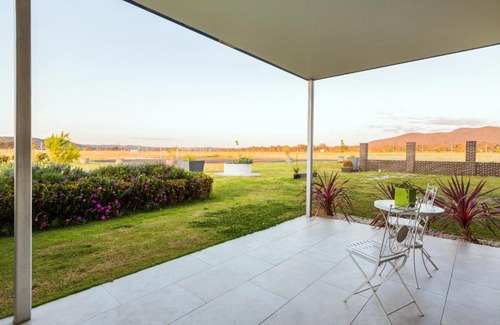 Bombira Bed & Breakfast | Hangar House Mudgee