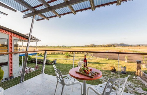 Bombira Bed & Breakfast | Hangar House Mudgee