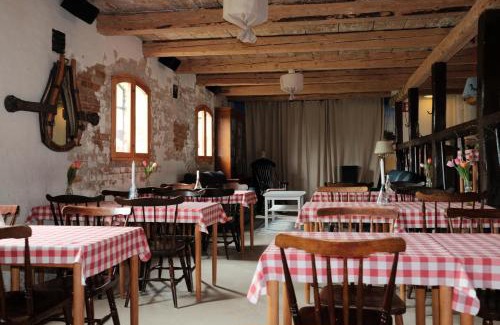 Svalov Bed & Breakfast | Hanksville Farm - B&B