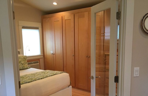 Historic Railroad District Cottage | Hanna's House- Your Home Away from Home