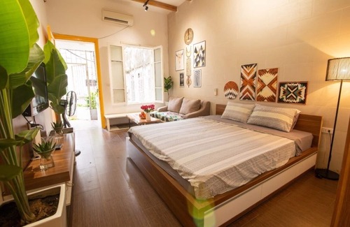 Hang Dao Apartment | Hanoi Downtown - 2 BR African style apt in the heart of Hanoi