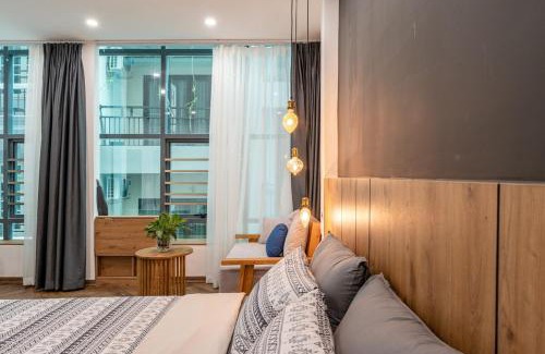 Hang Trong Apartment | HanoianHearths- NH2 - Private Cinema - Bathtub