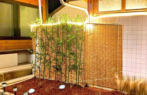 Wangsimniil-tong House | Hanok Bomoon
