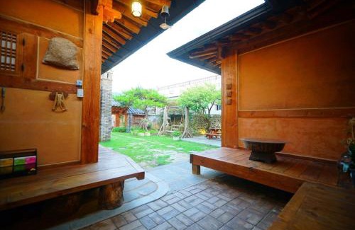 Jeonju House | Hanok Gotaek Goeul