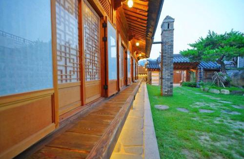 Jeonju House | Hanok Gotaek Goeul
