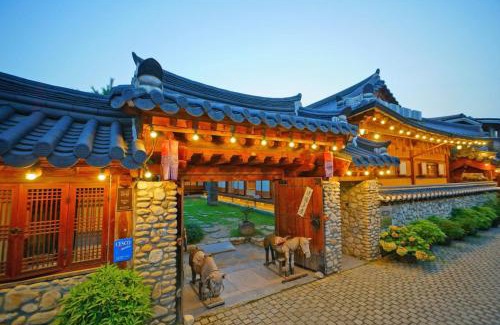 Jeonju House | Hanok Gotaek Goeul