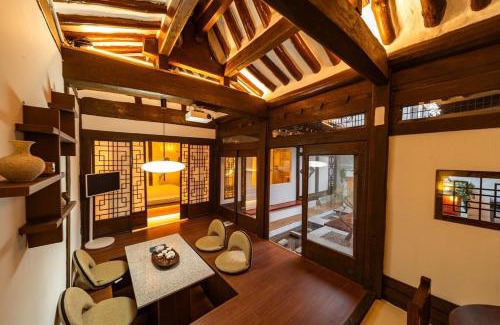 Anam-dong House | Hanok Stay Wolha Jeong - 5mins to Jongno Seoul