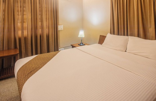 Thousand Lights West Bed & Breakfast | Hanu Reddy Residences Wallace Garden