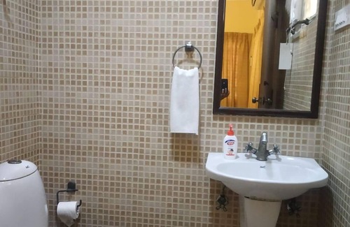 Thousand Lights West Bed & Breakfast | Hanu Reddy Residences Wallace Garden