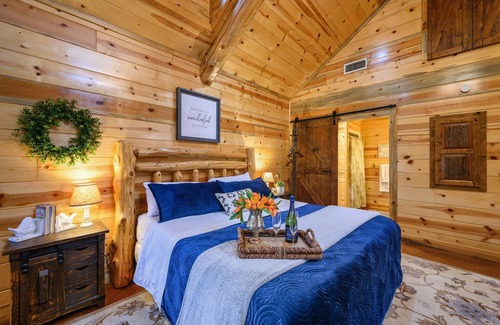 Broken Bow Cabin | Happily Ever After: Creek! Hot Tub! Walk To Winery