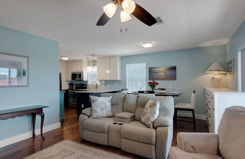 Navarre Beach Condo | Happy as a Clam in Villas 221