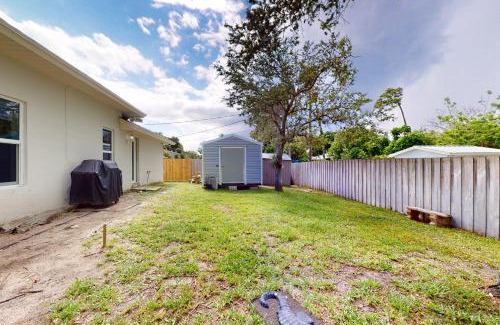 Lakewood Park House | Happy Beachy Casa