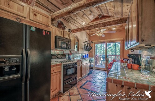 Ruidoso Cabin | Happy Bears Cabin: Be as happy as the bears at Happy Bears Cabin! Pet friendly.