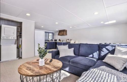 Hazelhurst Apartment | Happy Camp'r Cabin