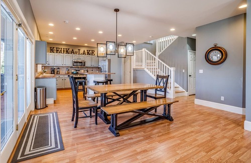 Dundee House | Happy Daze, lake home on Keuka Lake with EV charger, sleeps 10