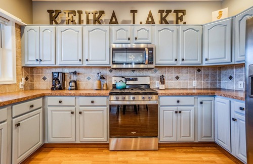 Dundee House | Happy Daze, lake home on Keuka Lake with EV charger, sleeps 10